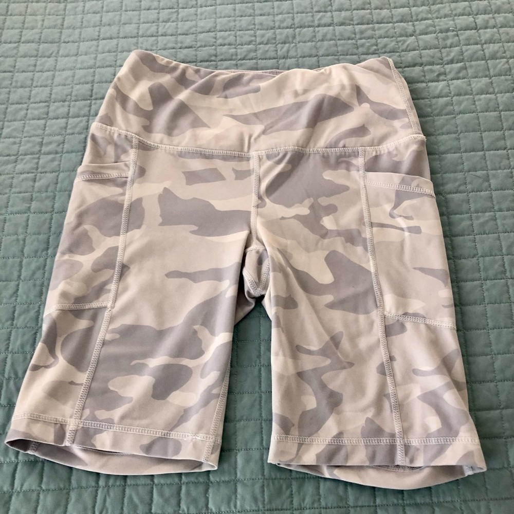 Yogalicious Bike Length Short w pockets